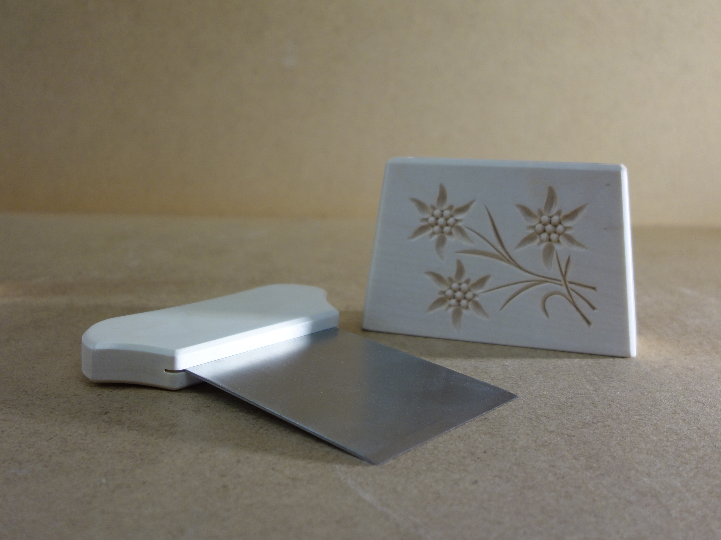 Käsemesser im Halter – Bild 2